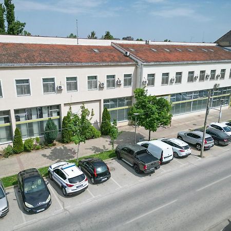 Bačka Palanka Hotel Fontana מראה חיצוני תמונה