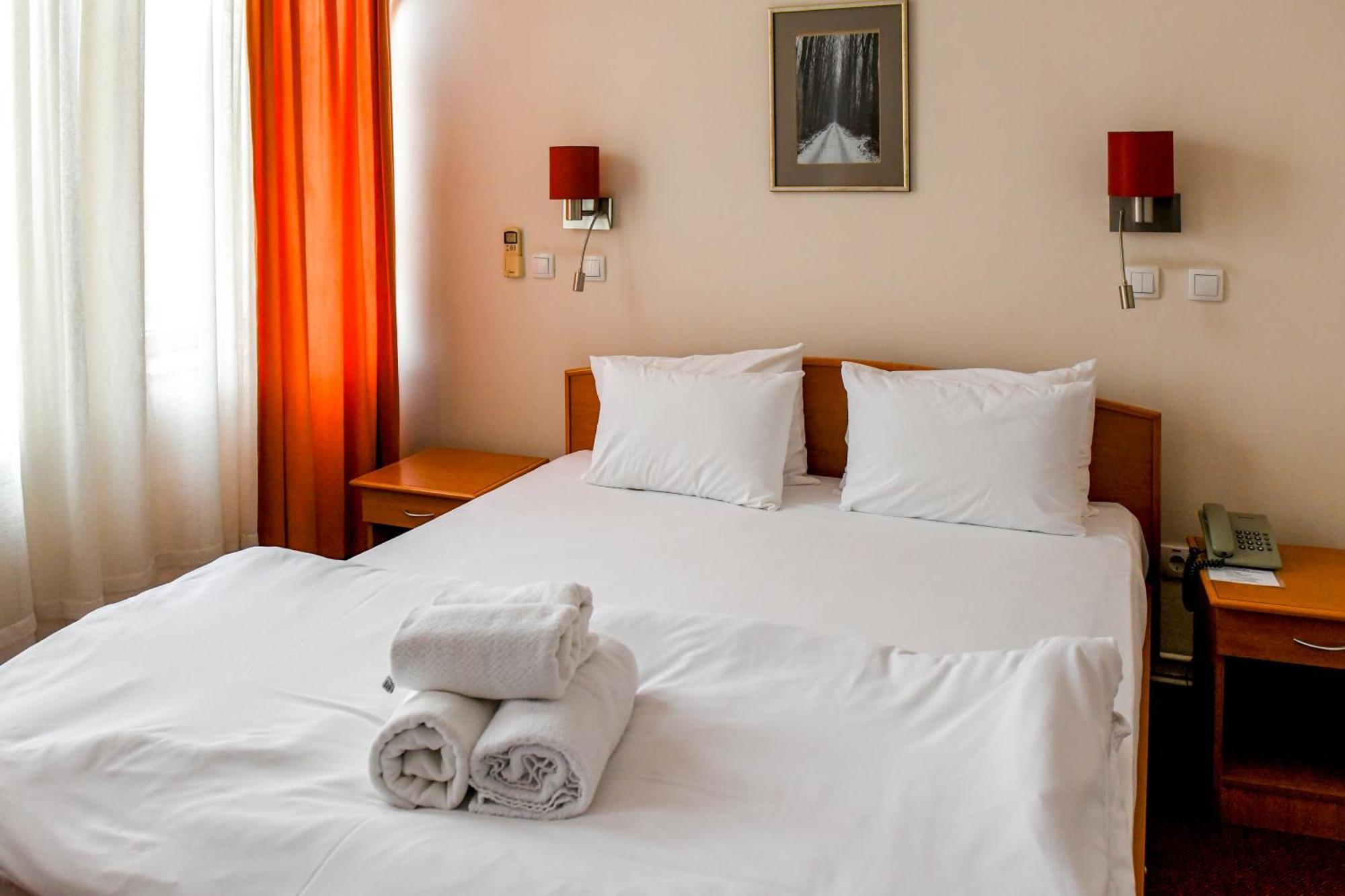 Bačka Palanka Hotel Fontana מראה חיצוני תמונה