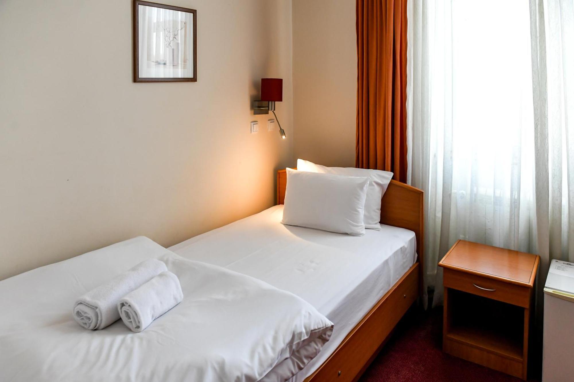 Bačka Palanka Hotel Fontana מראה חיצוני תמונה