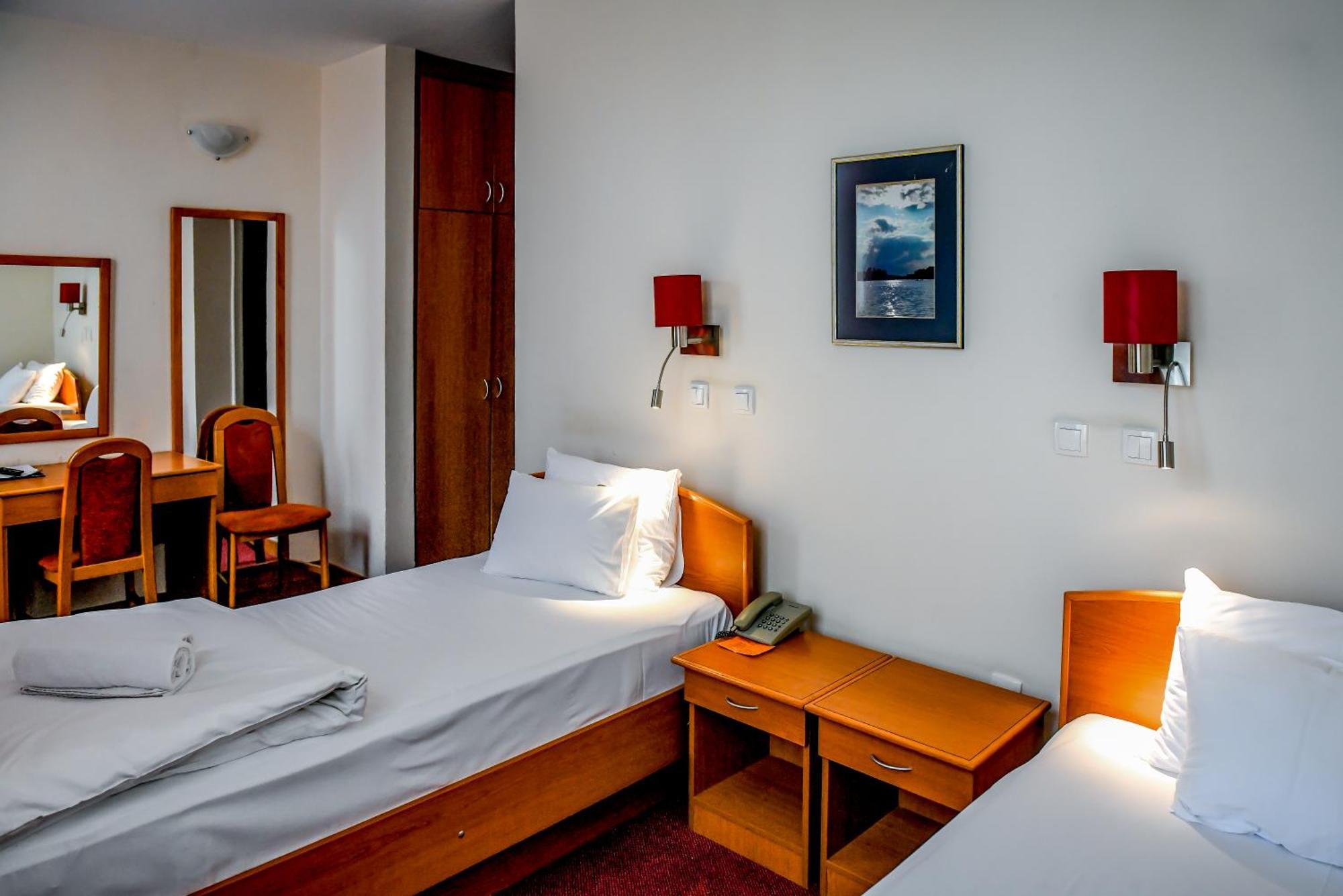 Bačka Palanka Hotel Fontana מראה חיצוני תמונה