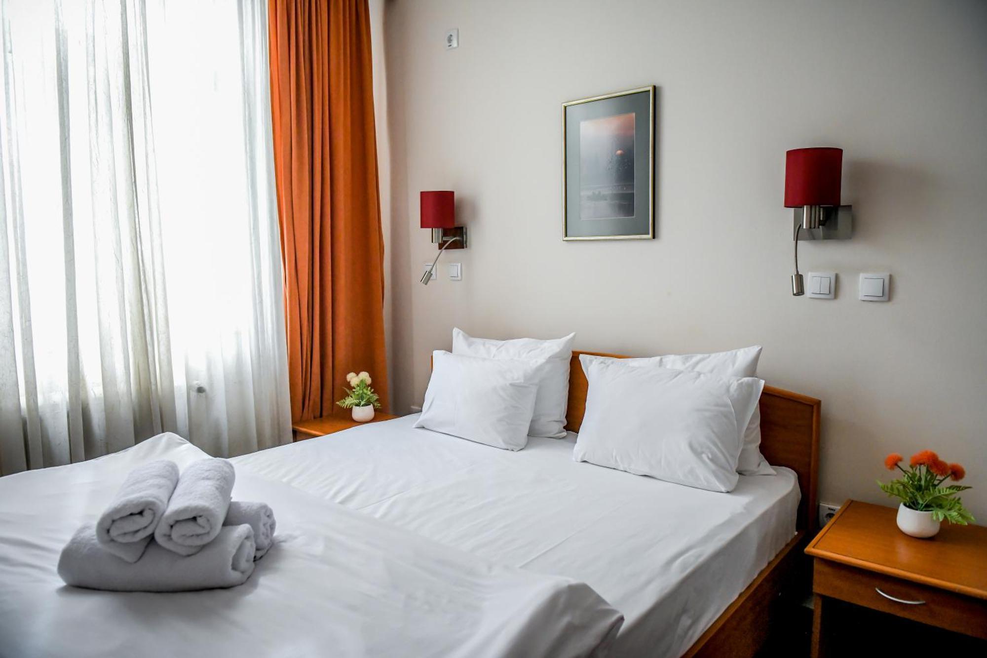 Bačka Palanka Hotel Fontana מראה חיצוני תמונה
