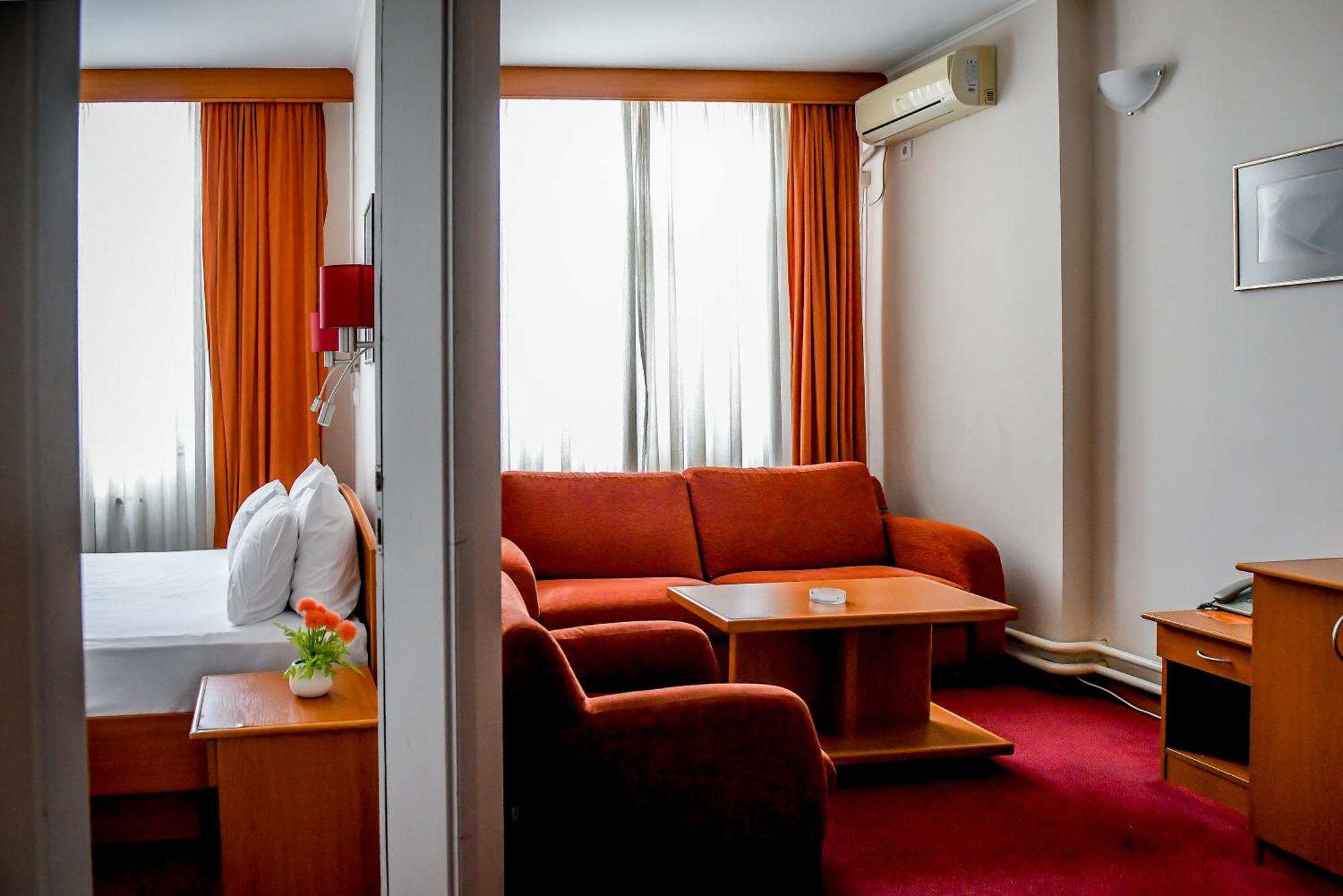 Bačka Palanka Hotel Fontana מראה חיצוני תמונה