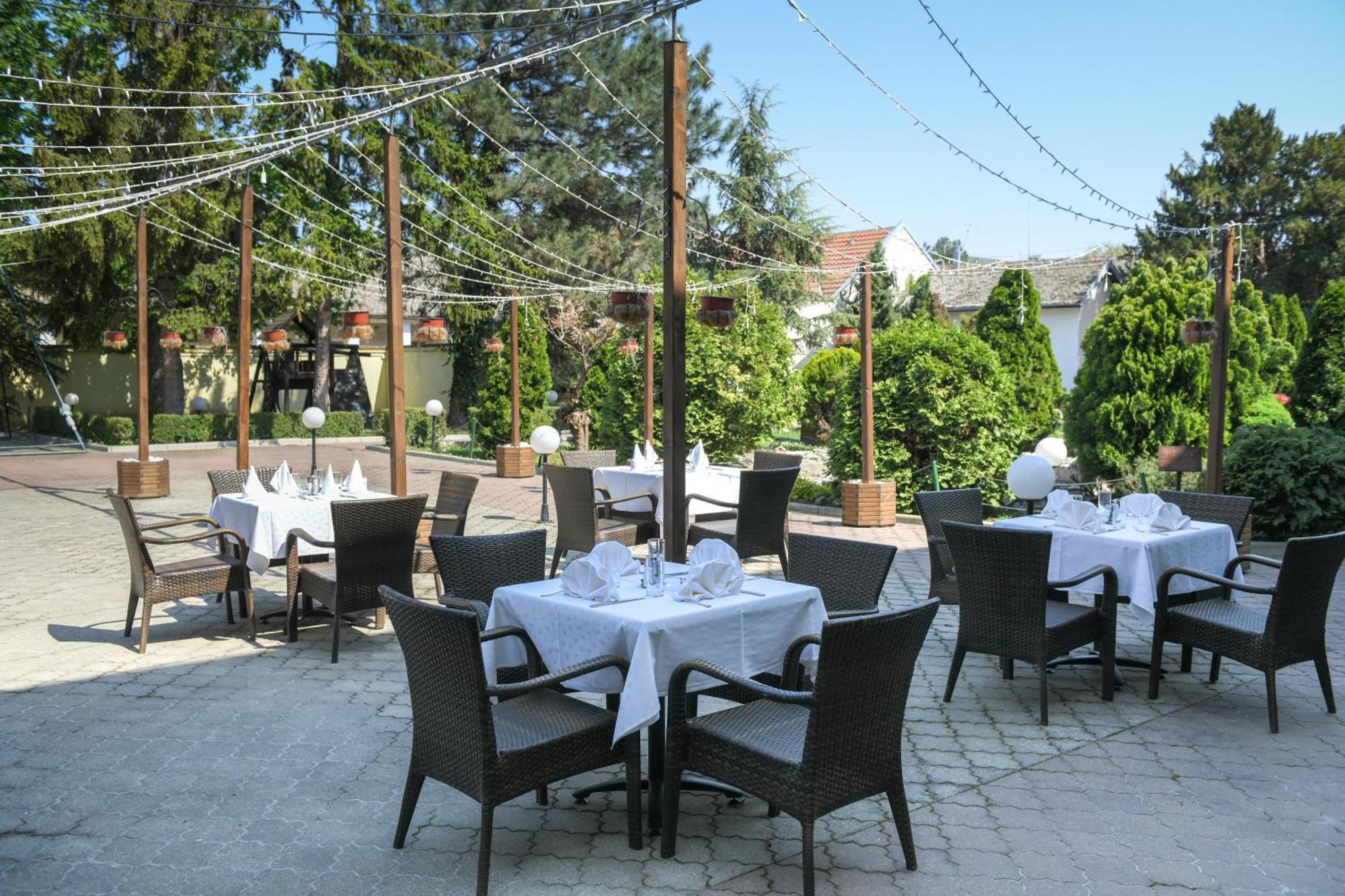 Bačka Palanka Hotel Fontana מראה חיצוני תמונה