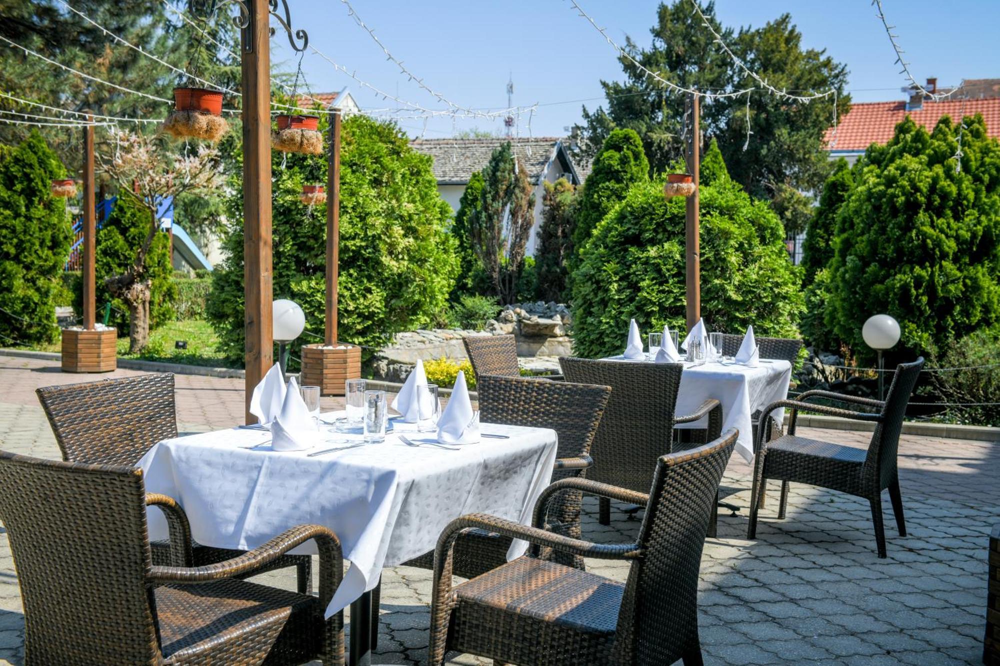 Bačka Palanka Hotel Fontana מראה חיצוני תמונה
